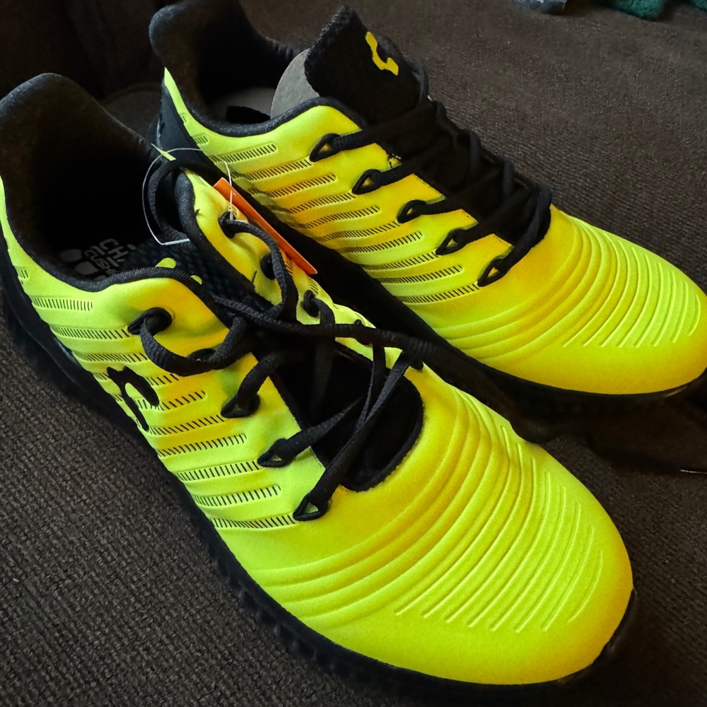 Charly Falcon Running Shoes with Cushion Factor in Neon size 10